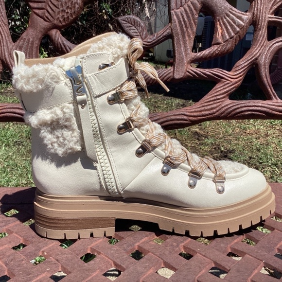 NWT Circus By Sam Edelman Ivory Gretchen Faux Sherpa Hiking/Outdoor Boot - Picture 3 of 9